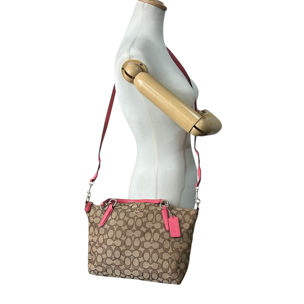 コーチ トートバッグ シグネチャー キャンバス レザー F58283 ブラウン ピンク 2WAY ハンドバッグ ショルダーバッグ 斜め掛け可 A4収納可 レディース 通勤 通学 チャーム付き フェミニン エレガント クリーニング済み E2