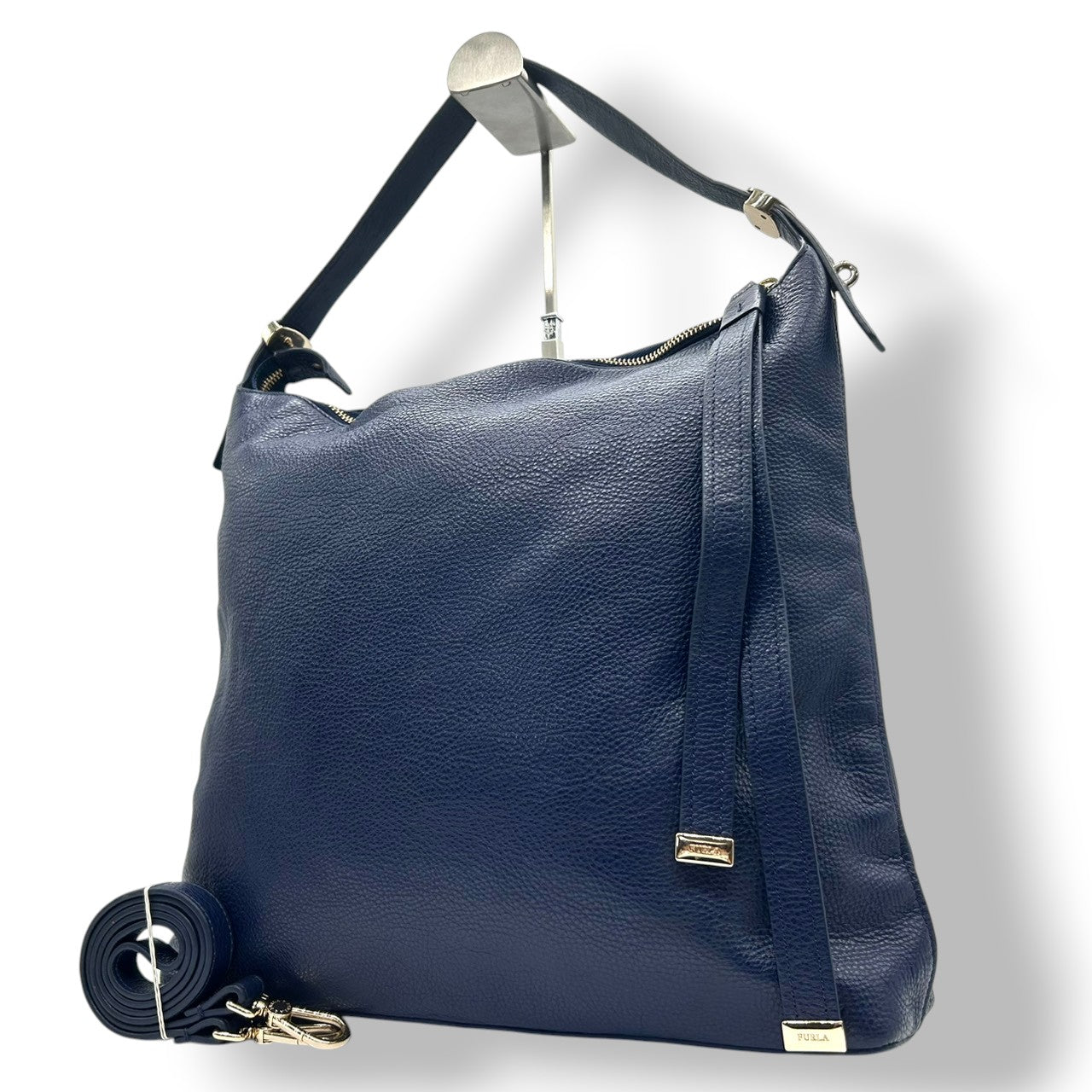 【新品同様】フルラ ユラ YULLA 2WAY ショルダーバッグ レザー ネイビー A4収納可 大容量 ハンドバッグ ホーボーバッグ 斜め掛け可 レディース ビジネス 通勤 通学 ロゴ ゴールド金具 エレガント 上質レザー クリーニング済み E2