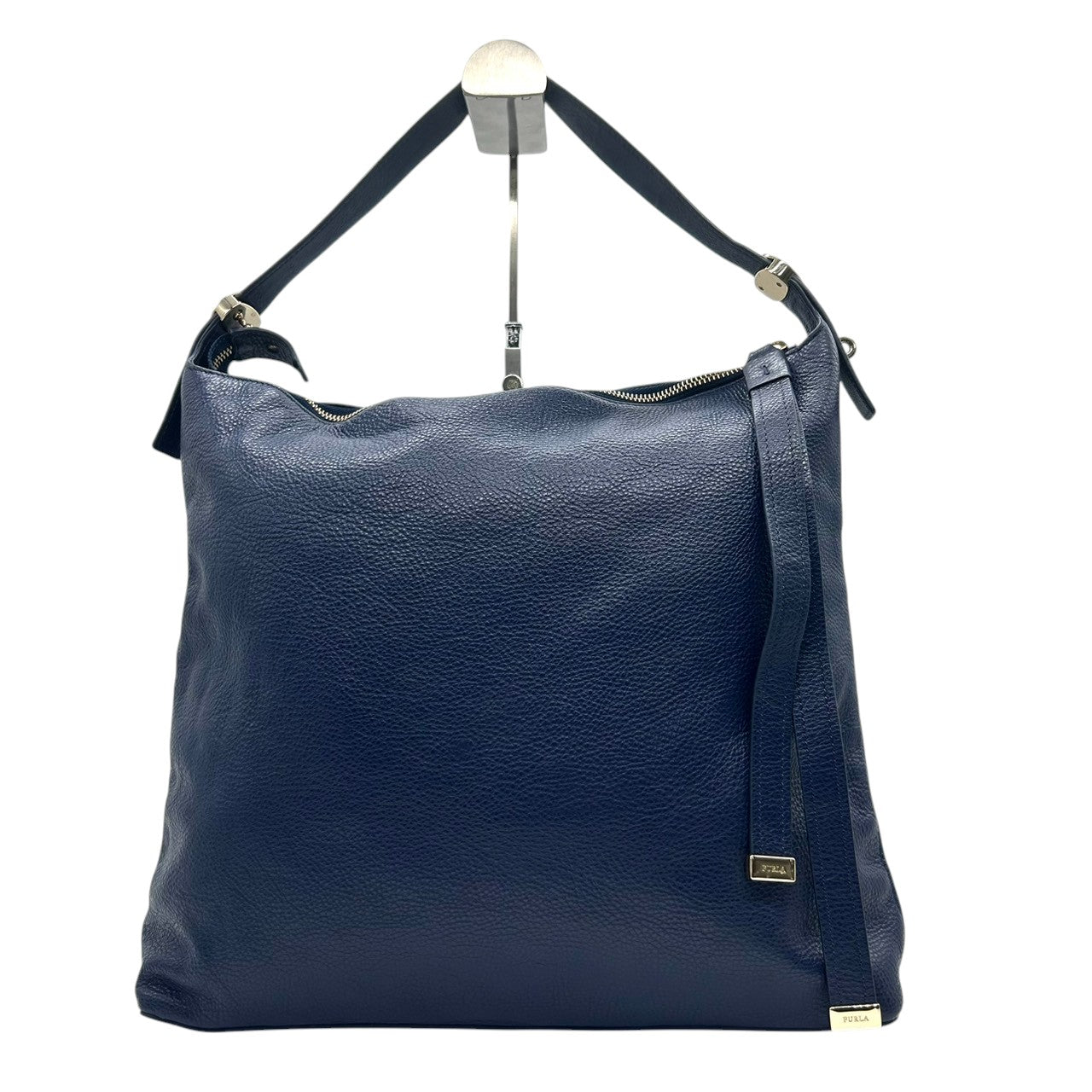 【新品同様】フルラ ユラ YULLA 2WAY ショルダーバッグ レザー ネイビー A4収納可 大容量 ハンドバッグ ホーボーバッグ 斜め掛け可 レディース ビジネス 通勤 通学 ロゴ ゴールド金具 エレガント 上質レザー クリーニング済み E2