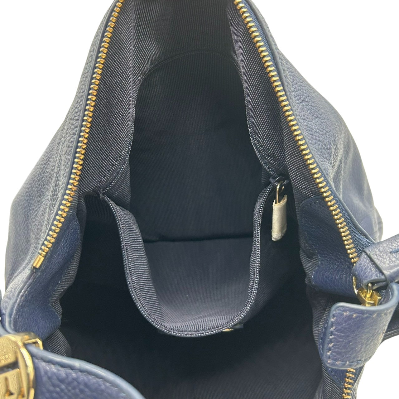 【新品同様】フルラ ユラ YULLA 2WAY ショルダーバッグ レザー ネイビー A4収納可 大容量 ハンドバッグ ホーボーバッグ 斜め掛け可 レディース ビジネス 通勤 通学 ロゴ ゴールド金具 エレガント 上質レザー クリーニング済み E2