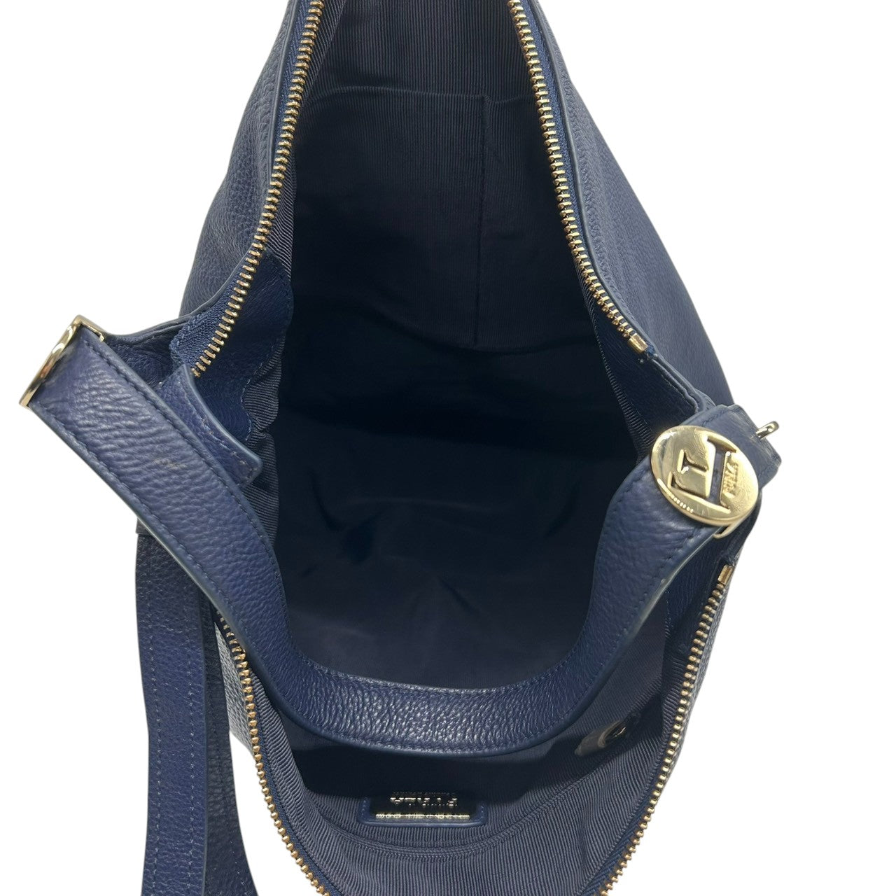 【新品同様】フルラ ユラ YULLA 2WAY ショルダーバッグ レザー ネイビー A4収納可 大容量 ハンドバッグ ホーボーバッグ 斜め掛け可 レディース ビジネス 通勤 通学 ロゴ ゴールド金具 エレガント 上質レザー クリーニング済み E2