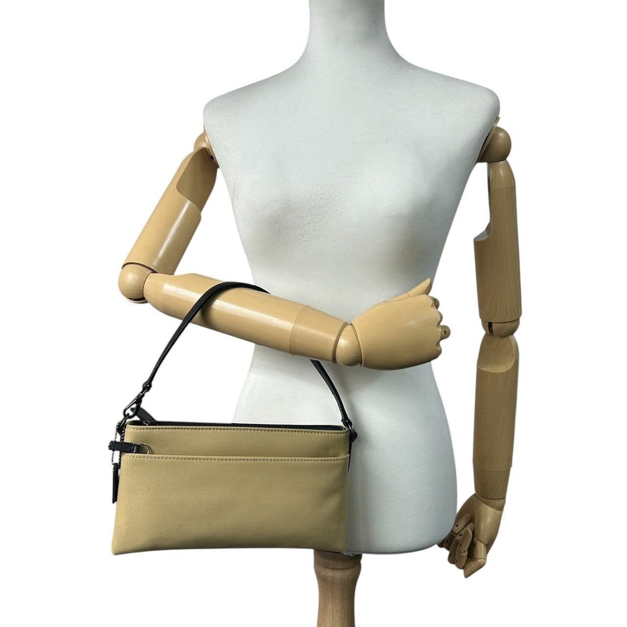 【美品】コーチ ハンドバッグ 7407 ナイロン レザー ベージュ ブラック アクセサリーポーチ ワンショルダー ミニバッグ コンパクト 軽量 レディース チャーム付き カジュアル シンプル ヴィンテージデザイン クリーニング済み U4