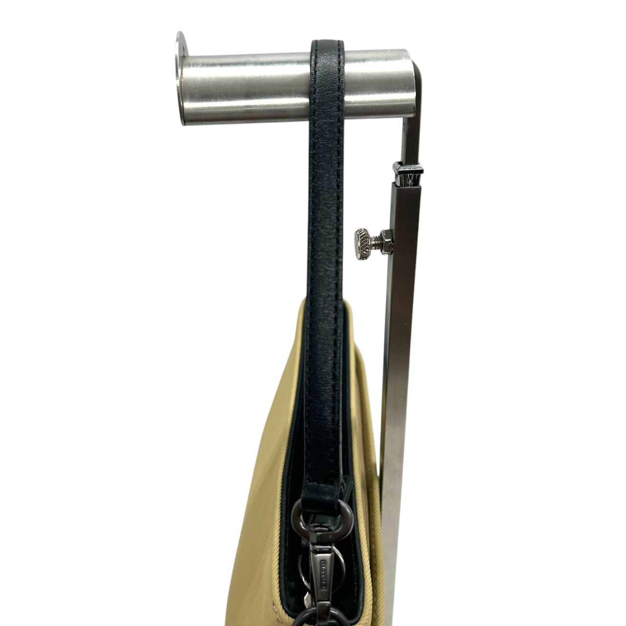 【美品】コーチ ハンドバッグ 7407 ナイロン レザー ベージュ ブラック アクセサリーポーチ ワンショルダー ミニバッグ コンパクト 軽量 レディース チャーム付き カジュアル シンプル ヴィンテージデザイン クリーニング済み U4