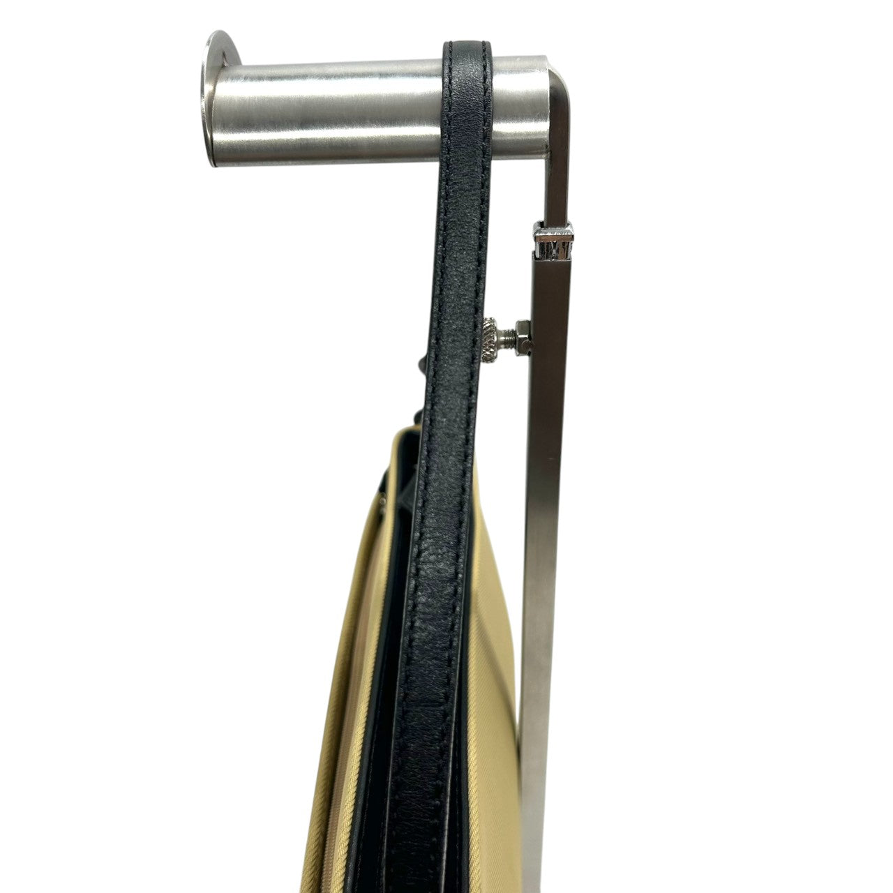 【美品】コーチ ハンドバッグ 7407 ナイロン レザー ベージュ ブラック アクセサリーポーチ ワンショルダー ミニバッグ コンパクト 軽量 レディース チャーム付き カジュアル シンプル ヴィンテージデザイン クリーニング済み U4