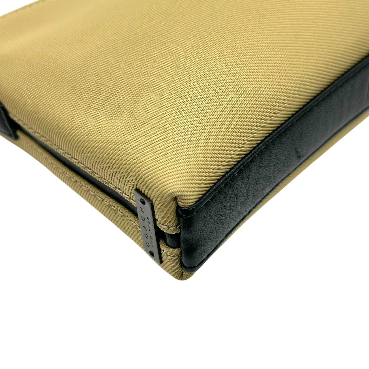 【美品】コーチ ハンドバッグ 7407 ナイロン レザー ベージュ ブラック アクセサリーポーチ ワンショルダー ミニバッグ コンパクト 軽量 レディース チャーム付き カジュアル シンプル ヴィンテージデザイン クリーニング済み U4