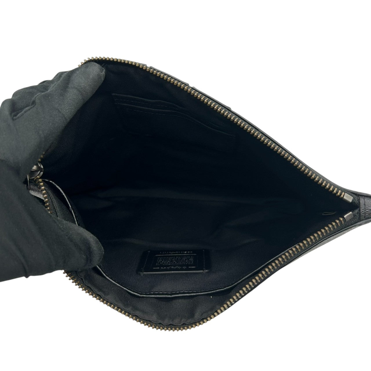 【美品】コーチ クラッチバッグ F25071 シグネチャー ストライプ PVC レザー ブラック ブルー セカンドバッグ A4収納可 薄型 メンズ レディース ユニセックス ビジネス カジュアル バッグインバッグ クリーニング済み U4