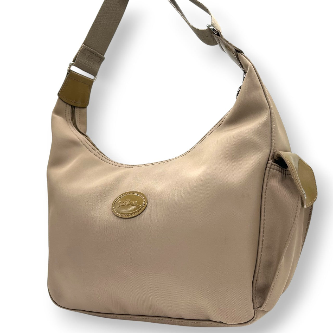 ロンシャン ショルダーバッグ ナイロン パテントレザー ベージュ ホーボーバッグ 斜め掛け可 A4収納可 大容量 レディース 軽量 機能的 カジュアル エレガント シンプルデザイン 通勤 通学 デイリーユース ロゴプレート クリーニング済み s87