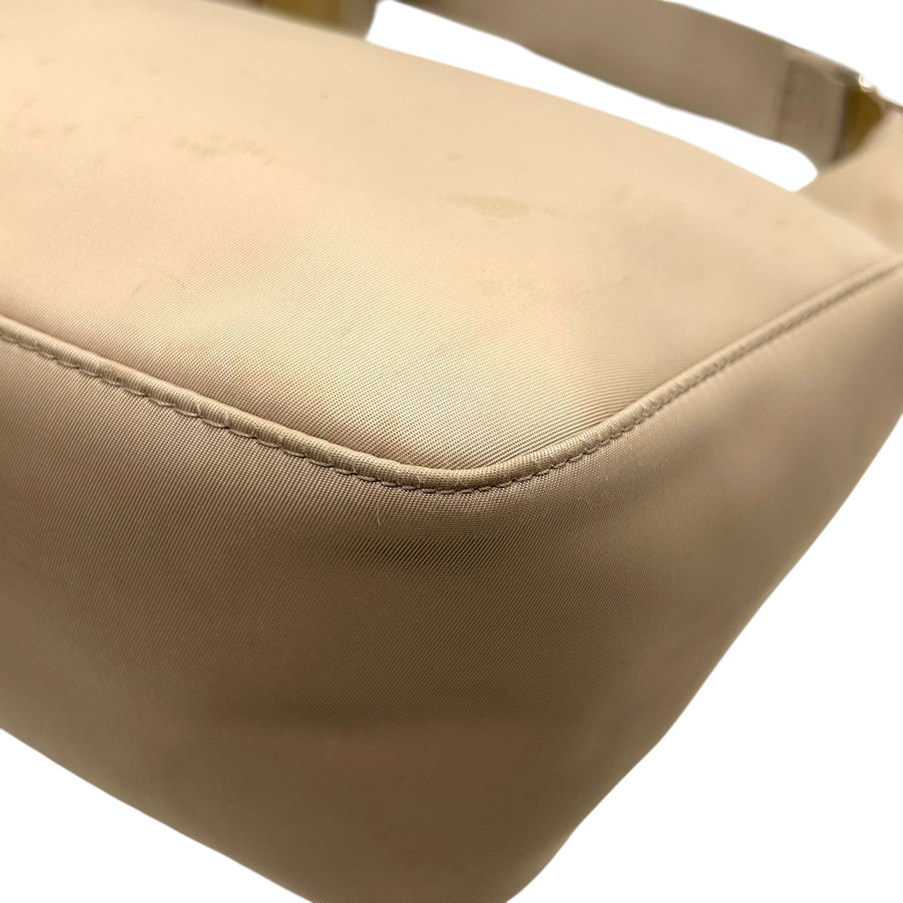 ロンシャン ショルダーバッグ ナイロン パテントレザー ベージュ ホーボーバッグ 斜め掛け可 A4収納可 大容量 レディース 軽量 機能的 カジュアル エレガント シンプルデザイン 通勤 通学 デイリーユース ロゴプレート クリーニング済み s87