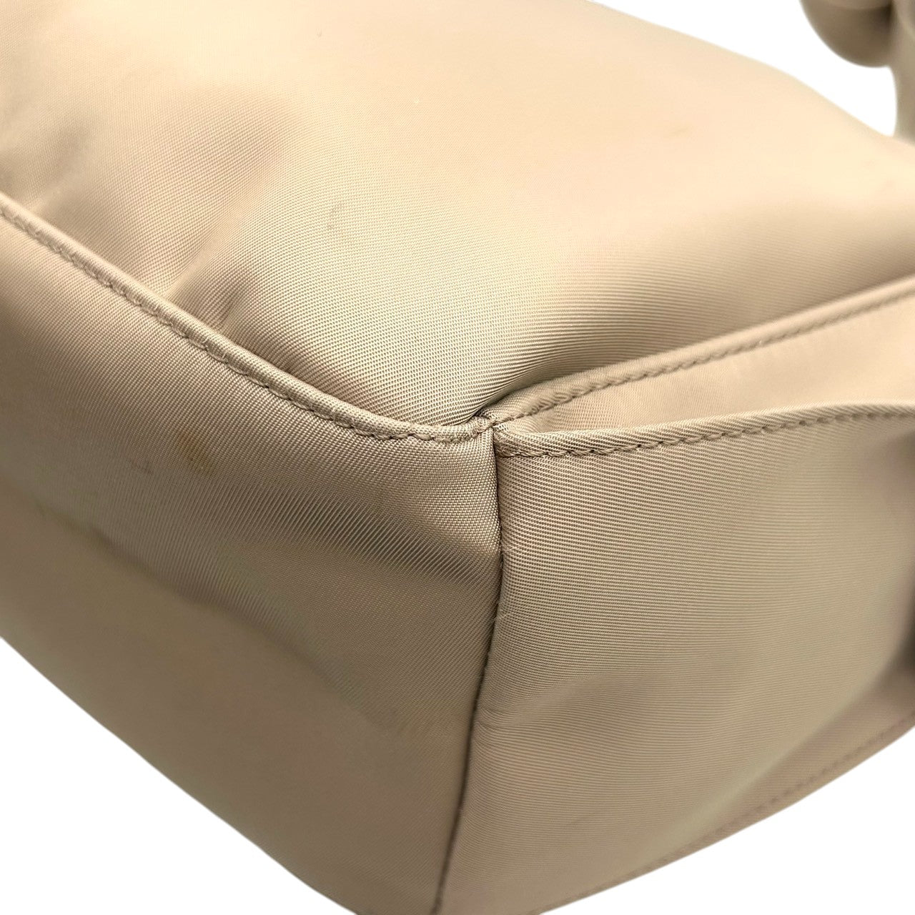 ロンシャン ショルダーバッグ ナイロン パテントレザー ベージュ ホーボーバッグ 斜め掛け可 A4収納可 大容量 レディース 軽量 機能的 カジュアル エレガント シンプルデザイン 通勤 通学 デイリーユース ロゴプレート クリーニング済み s87