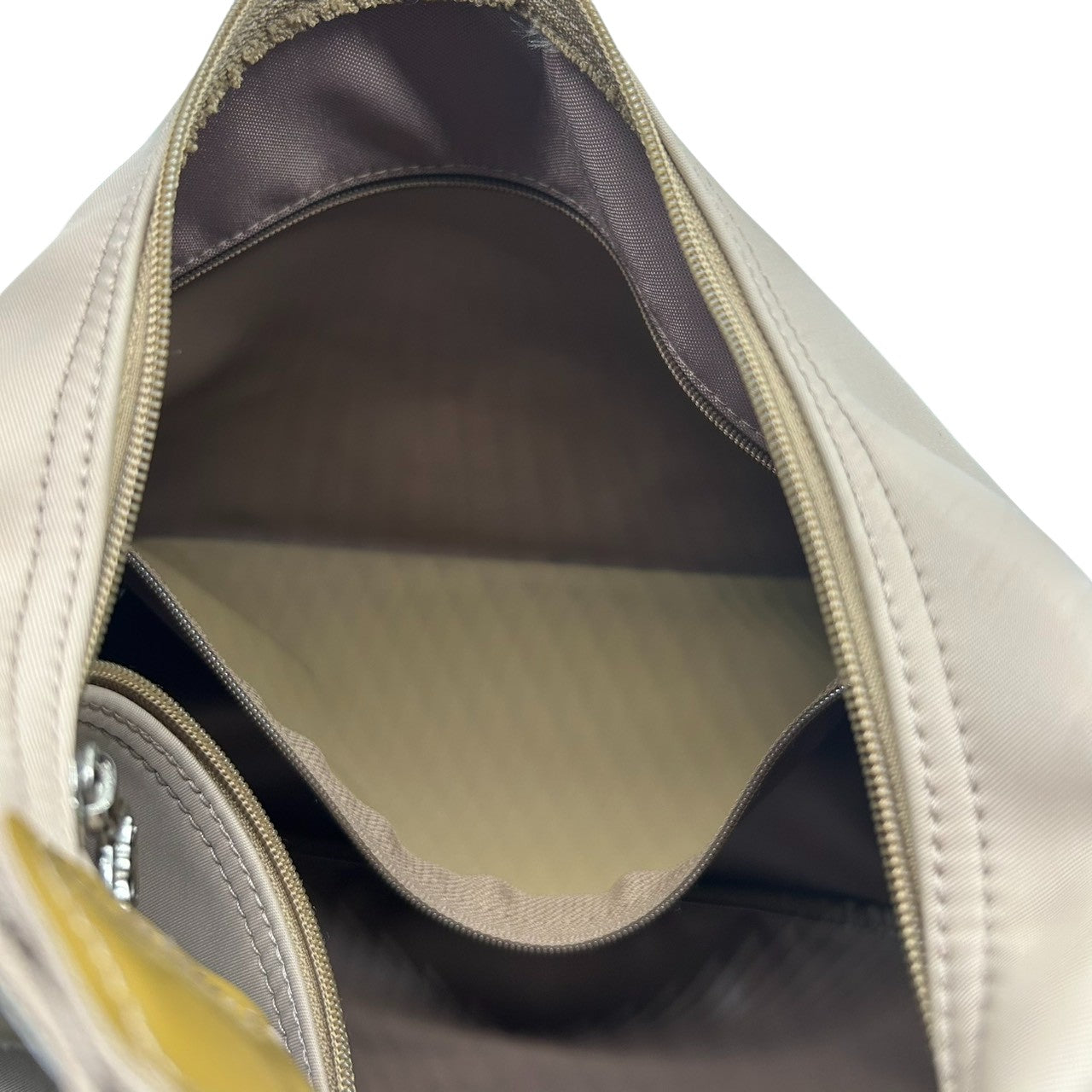 ロンシャン ショルダーバッグ ナイロン パテントレザー ベージュ ホーボーバッグ 斜め掛け可 A4収納可 大容量 レディース 軽量 機能的 カジュアル エレガント シンプルデザイン 通勤 通学 デイリーユース ロゴプレート クリーニング済み s87