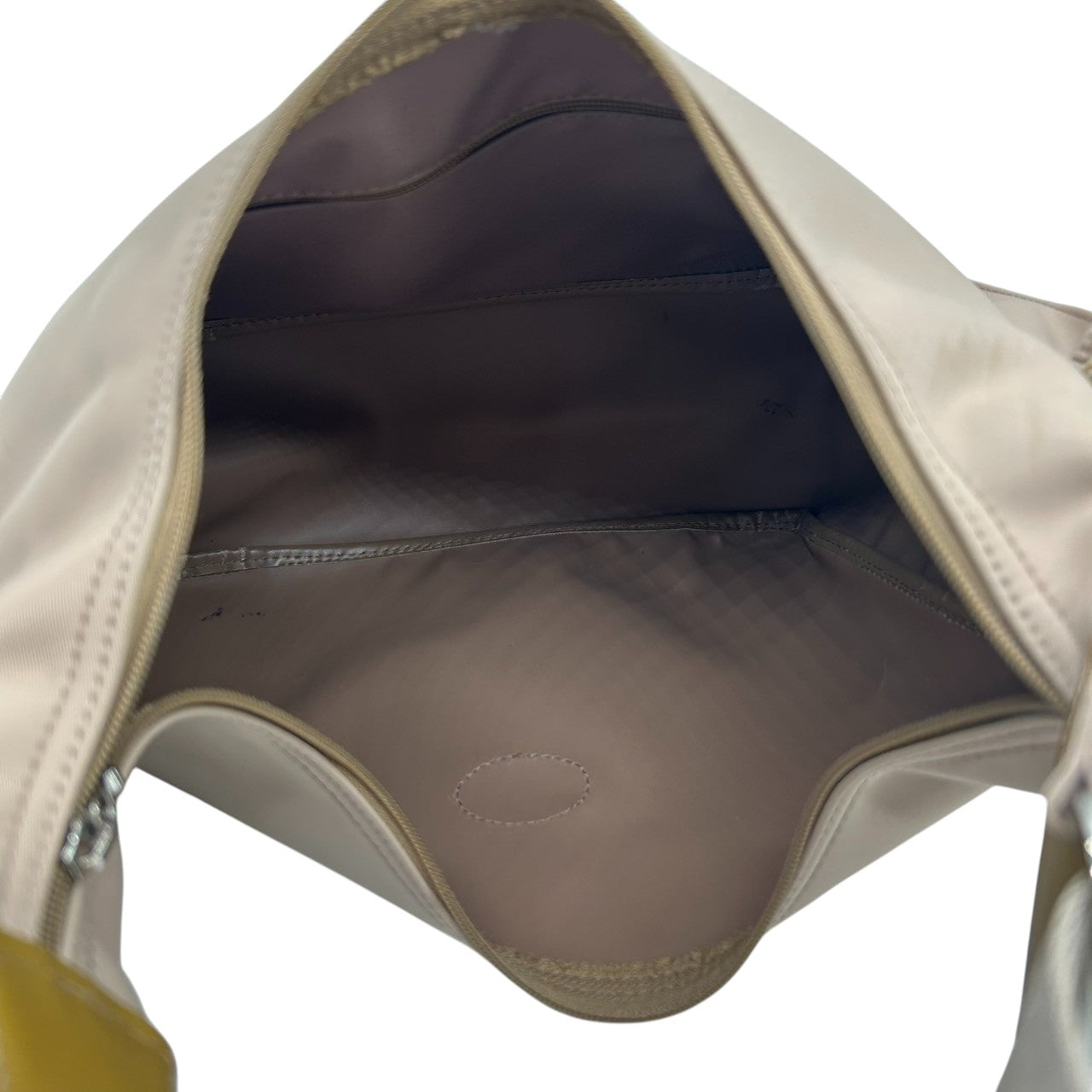 ロンシャン ショルダーバッグ ナイロン パテントレザー ベージュ ホーボーバッグ 斜め掛け可 A4収納可 大容量 レディース 軽量 機能的 カジュアル エレガント シンプルデザイン 通勤 通学 デイリーユース ロゴプレート クリーニング済み s87