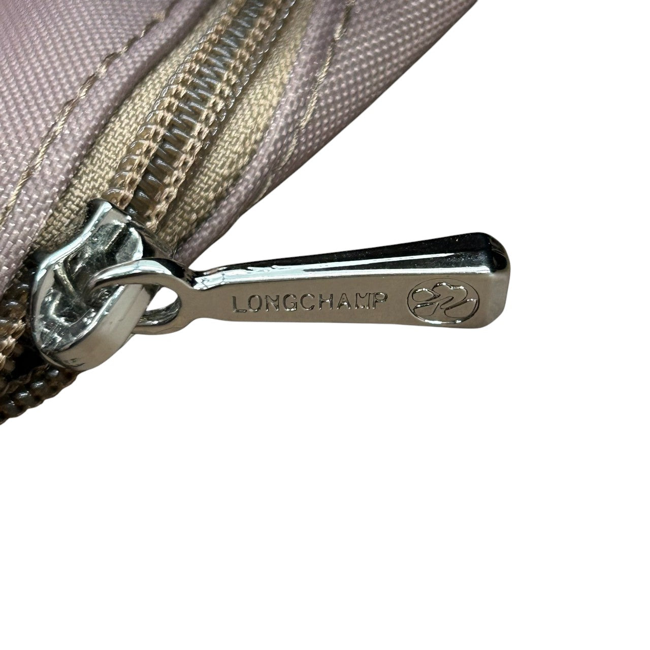 ロンシャン ショルダーバッグ ナイロン パテントレザー ベージュ ホーボーバッグ 斜め掛け可 A4収納可 大容量 レディース 軽量 機能的 カジュアル エレガント シンプルデザイン 通勤 通学 デイリーユース ロゴプレート クリーニング済み s87