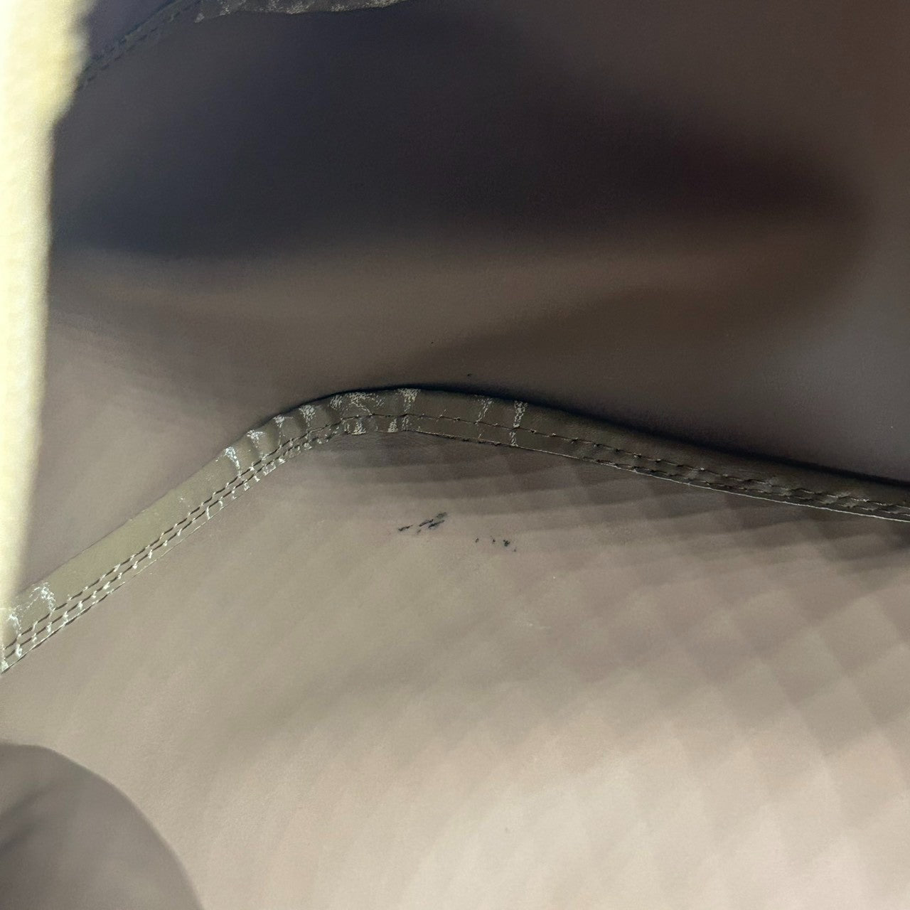 ロンシャン ショルダーバッグ ナイロン パテントレザー ベージュ ホーボーバッグ 斜め掛け可 A4収納可 大容量 レディース 軽量 機能的 カジュアル エレガント シンプルデザイン 通勤 通学 デイリーユース ロゴプレート クリーニング済み s87