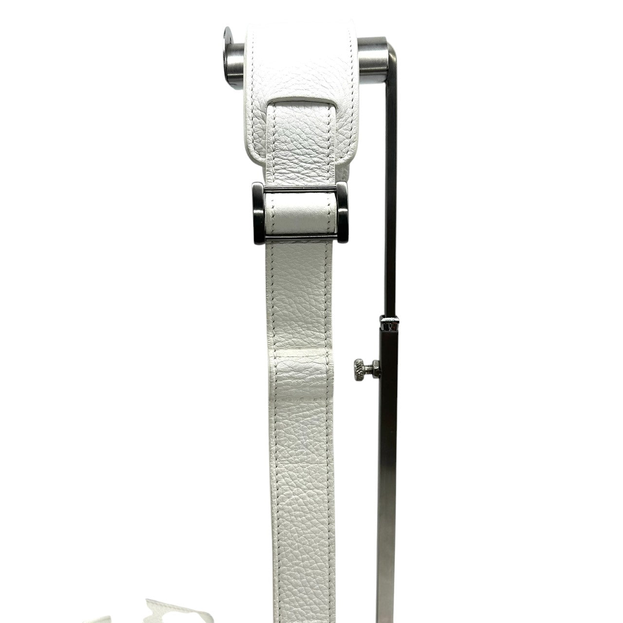 ジョルジオアルマーニ ショルダーバッグ レザー 本革 ホワイト フラップ 斜め掛け可 A4収納可 メンズ レディース ユニセックス メッセンジャーバッグ ビジネス カジュアル ロゴ型押し 上質シボ革 イタリア製 高級 クリーニング済み s81