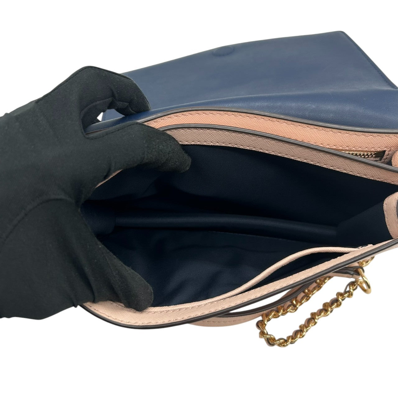 【美品】トリーバーチ チェーンショルダーバッグ PVCレザー ピンク ブラック バイカラー 斜め掛け可 ウォレットバッグ フラップ レディース パーティー エレガント フェミニン ゴールドチェーン ロゴプレート クリーニング済み 自立可 s81