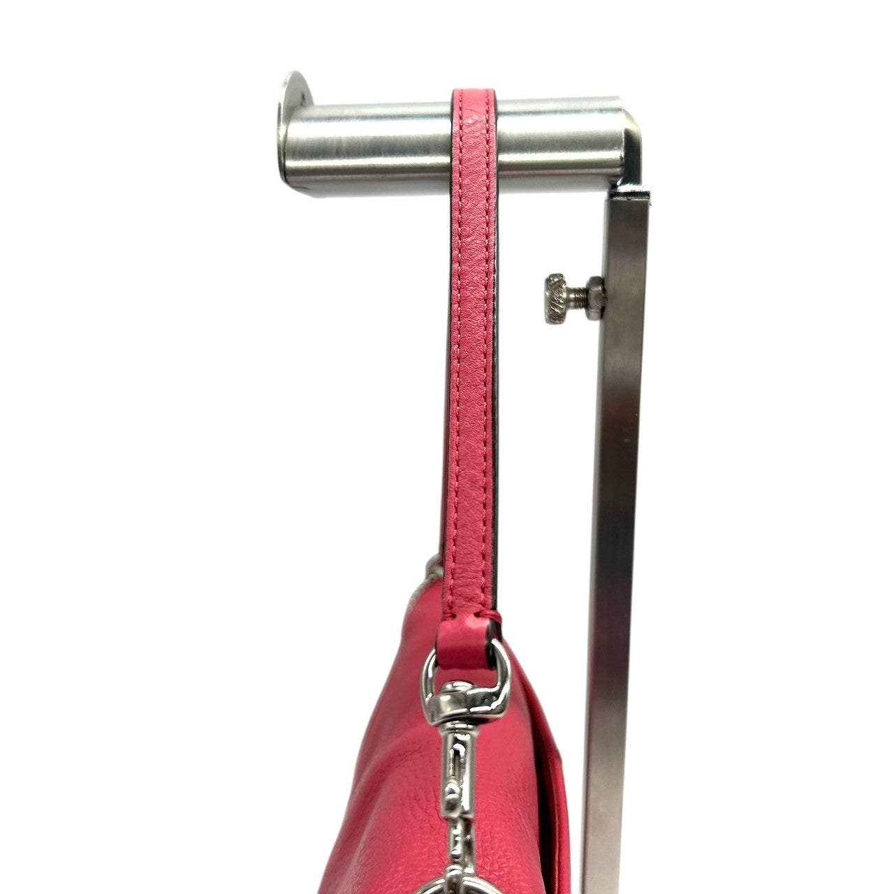 【美品】コーチ ハンドバッグ レザー 本革 ピンク ネイビー バイカラー アクセサリーポーチ リストレット ミニバッグ コンパクト 軽量 レディース フラップ カジュアル パーティー チャーム付き シボ革 クリーニング済み U1