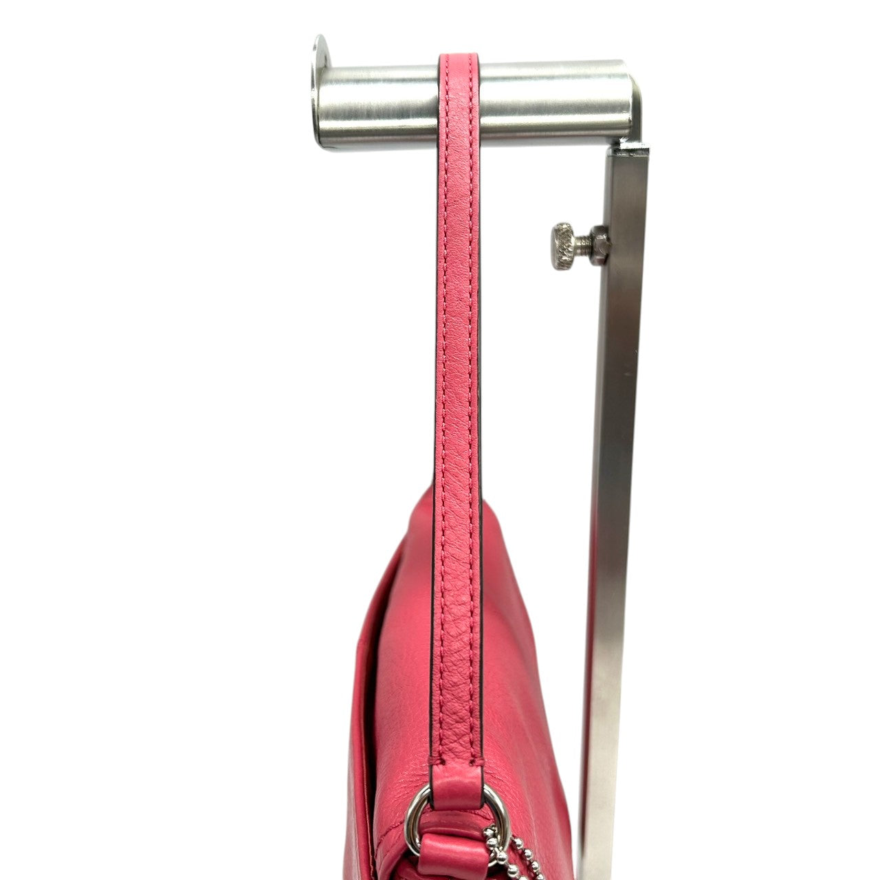 【美品】コーチ ハンドバッグ レザー 本革 ピンク ネイビー バイカラー アクセサリーポーチ リストレット ミニバッグ コンパクト 軽量 レディース フラップ カジュアル パーティー チャーム付き シボ革 クリーニング済み U1