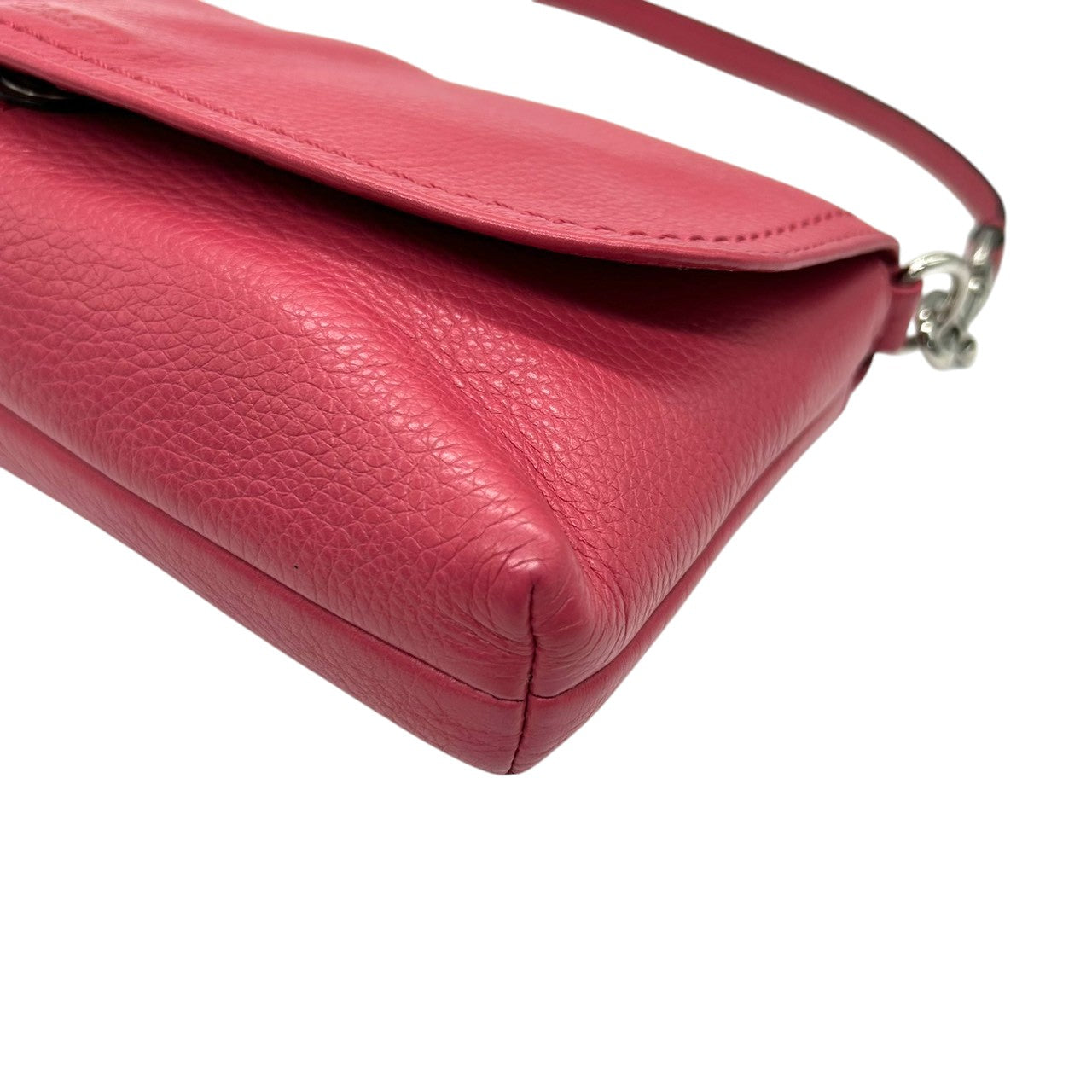 【美品】コーチ ハンドバッグ レザー 本革 ピンク ネイビー バイカラー アクセサリーポーチ リストレット ミニバッグ コンパクト 軽量 レディース フラップ カジュアル パーティー チャーム付き シボ革 クリーニング済み U1