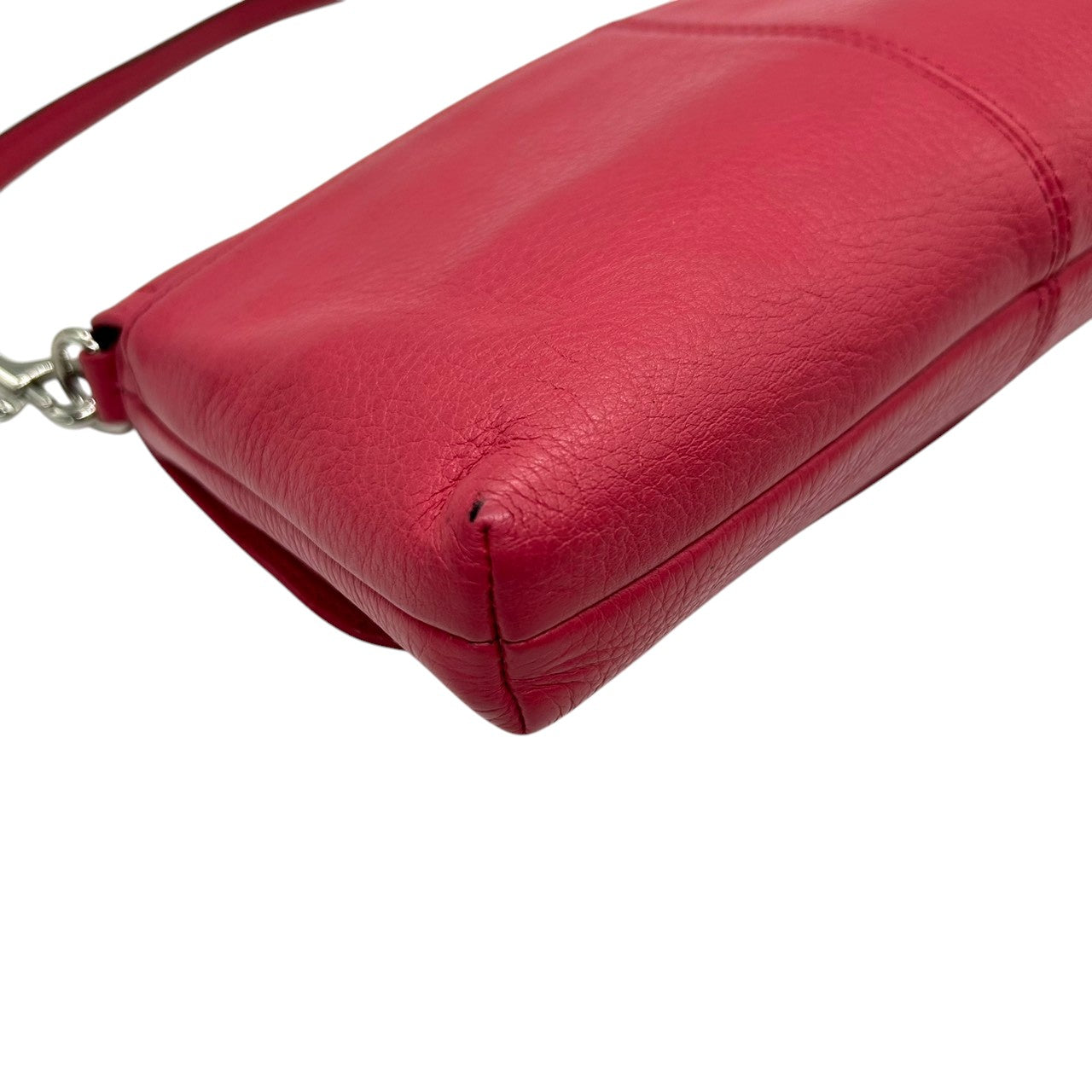 【美品】コーチ ハンドバッグ レザー 本革 ピンク ネイビー バイカラー アクセサリーポーチ リストレット ミニバッグ コンパクト 軽量 レディース フラップ カジュアル パーティー チャーム付き シボ革 クリーニング済み U1