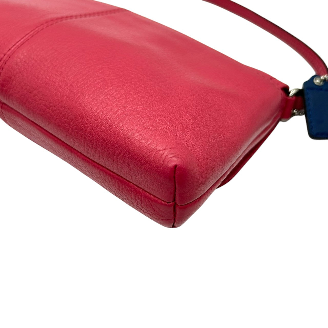 【美品】コーチ ハンドバッグ レザー 本革 ピンク ネイビー バイカラー アクセサリーポーチ リストレット ミニバッグ コンパクト 軽量 レディース フラップ カジュアル パーティー チャーム付き シボ革 クリーニング済み U1