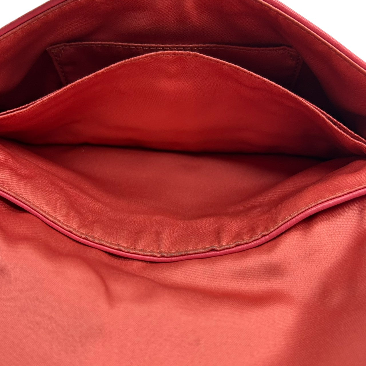 【美品】コーチ ハンドバッグ レザー 本革 ピンク ネイビー バイカラー アクセサリーポーチ リストレット ミニバッグ コンパクト 軽量 レディース フラップ カジュアル パーティー チャーム付き シボ革 クリーニング済み U1