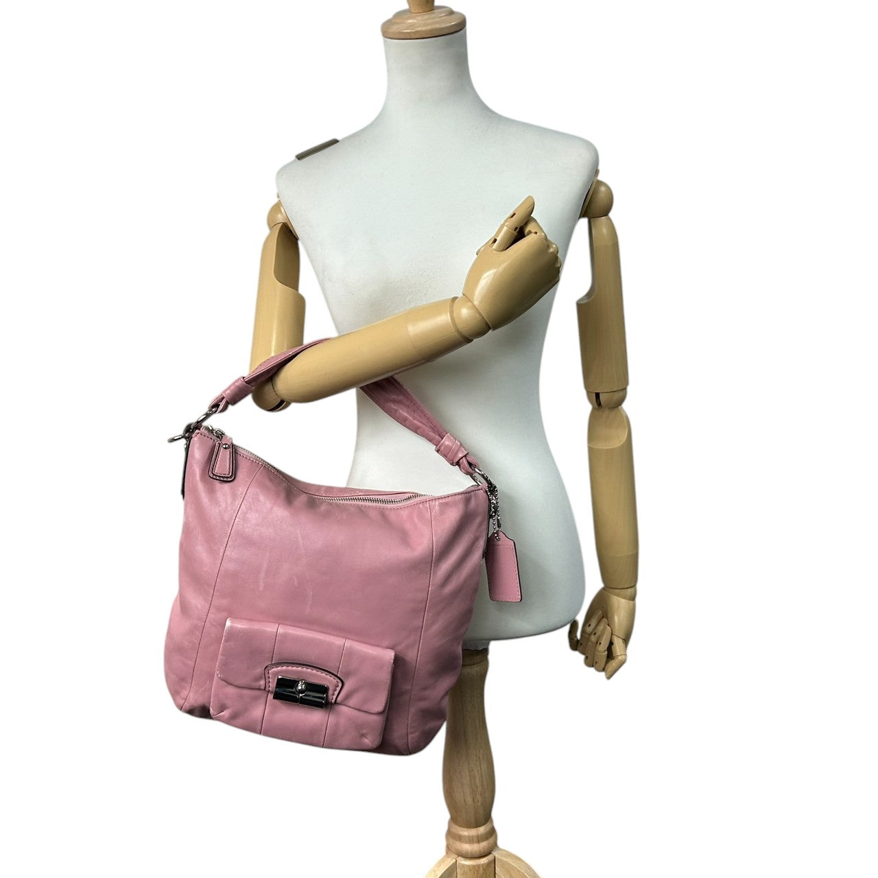 コーチ 2WAY ショルダーバッグ 14783 レザー 本革 ピンク A4収納可 大容量 斜め掛け可 レディース ハンドバッグ ターンロック フェミニン エレガント 通勤 通学 チャーム付き ロゴ クリーニング済み s53