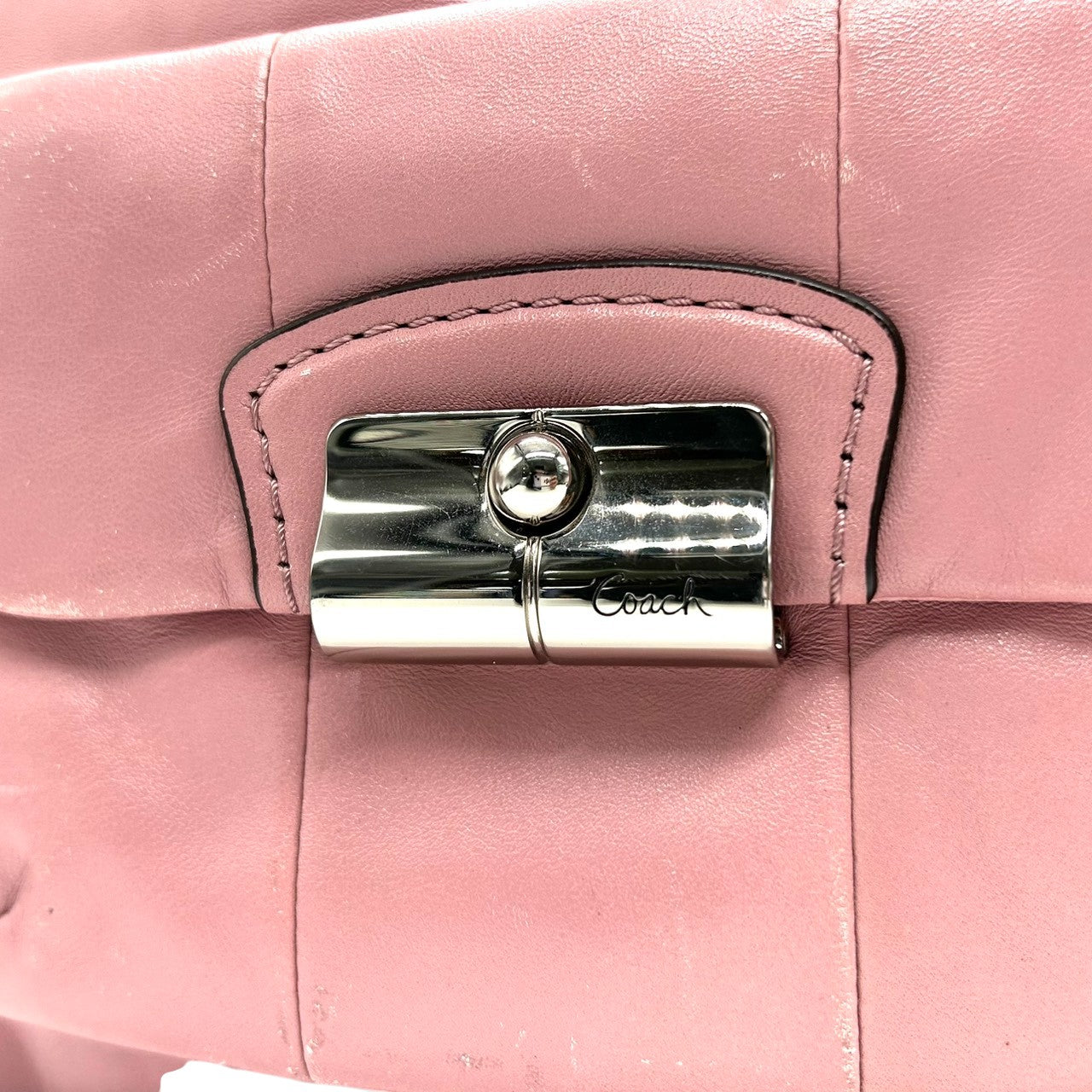 コーチ 2WAY ショルダーバッグ 14783 レザー 本革 ピンク A4収納可 大容量 斜め掛け可 レディース ハンドバッグ ターンロック フェミニン エレガント 通勤 通学 チャーム付き ロゴ クリーニング済み s53