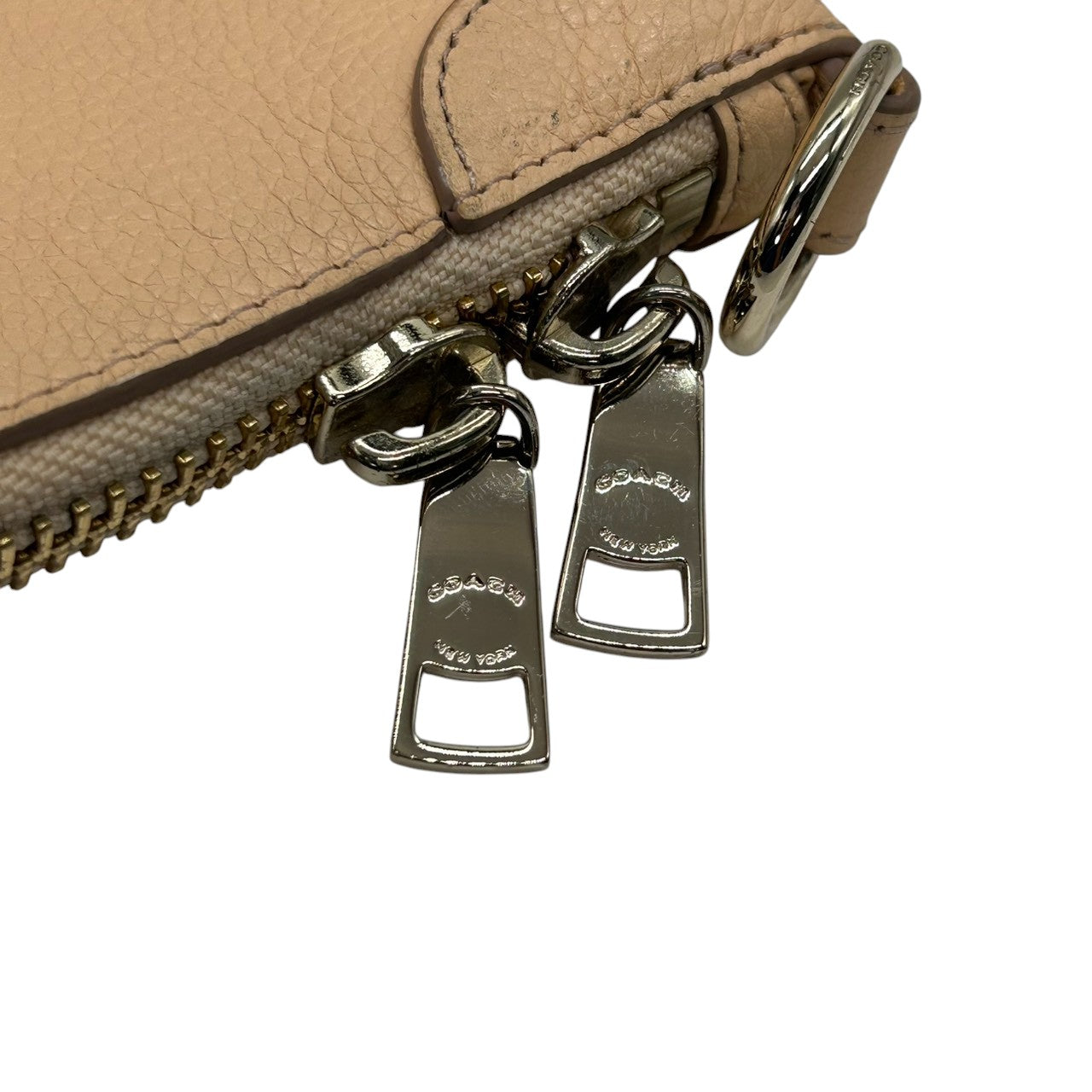 コーチ 2WAY トートバッグ 34339 レザー ピンクベージュ チェーンデザイン A4収納可 大容量 斜め掛け可 レディース ハンドバッグ ビジネス 通勤 通学 エレガント フェミニン チャーム付き クリーニング済み s53