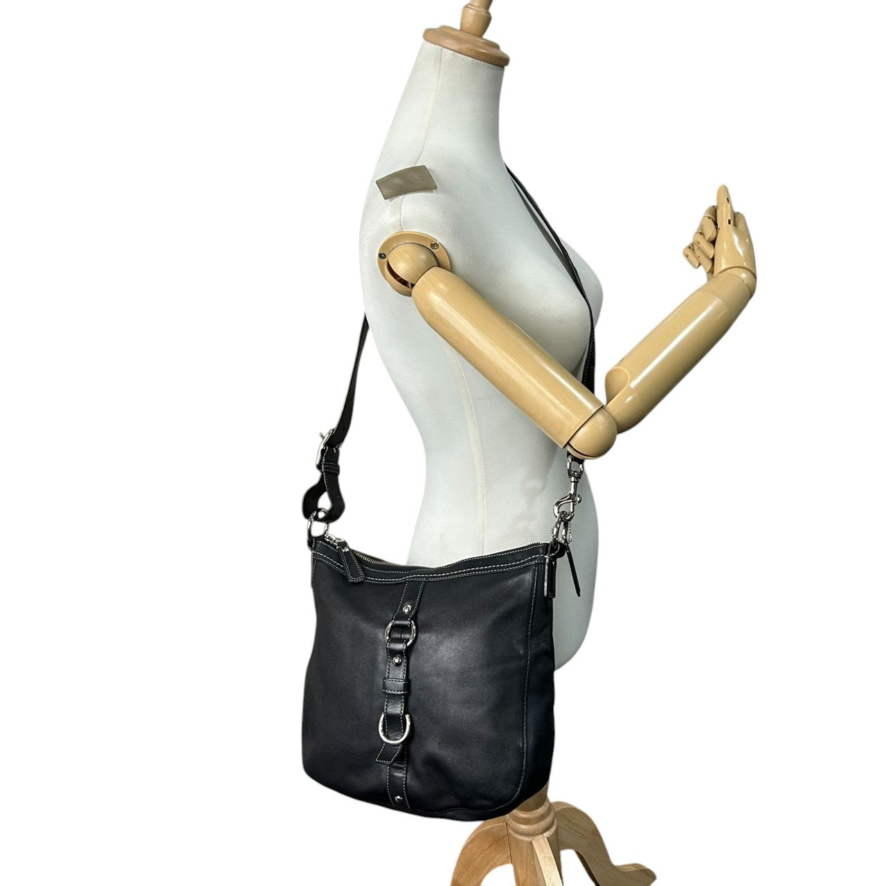 【美品】コーチ ショルダーバッグ F14018 レザー 本革 ブラック 大容量 A4収納可 斜め掛け可 レディース ホーボーバッグ クラシック シンプルデザイン 通勤 通学 ビジネス シルバー金具 ステッチ クリーニング済み s63