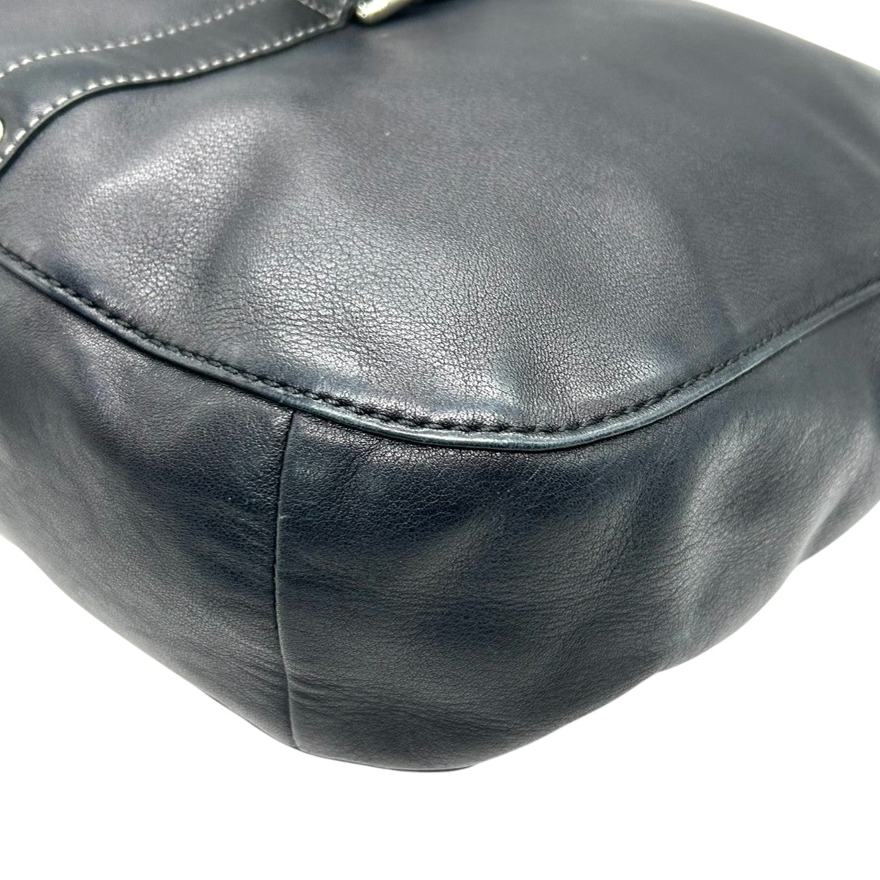 【美品】コーチ ショルダーバッグ F14018 レザー 本革 ブラック 大容量 A4収納可 斜め掛け可 レディース ホーボーバッグ クラシック シンプルデザイン 通勤 通学 ビジネス シルバー金具 ステッチ クリーニング済み s63