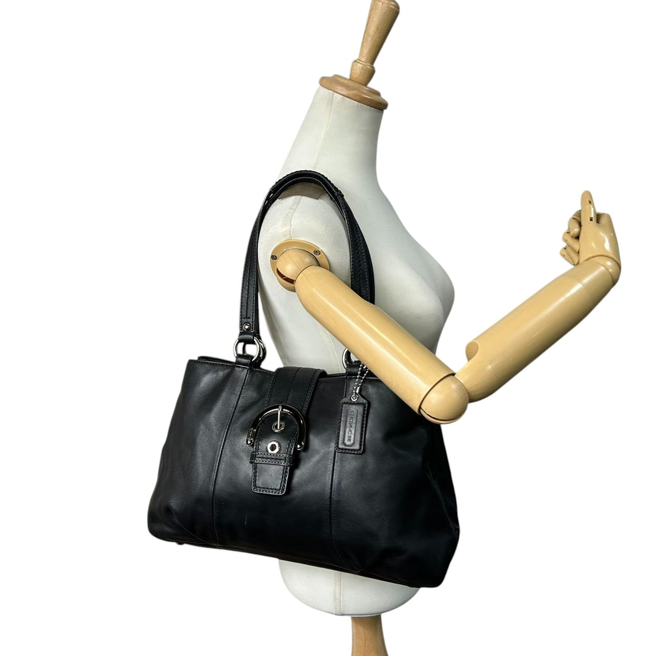 【美品】コーチ トートバッグ F18751 レザー 本革 ブラック 大容量 A4収納可 ワンショルダー 肩掛け レディース ハンドバッグ ビジネス 通勤 通学 バックルデザイン クラシック シンプル チャーム付き クリーニング済み s67