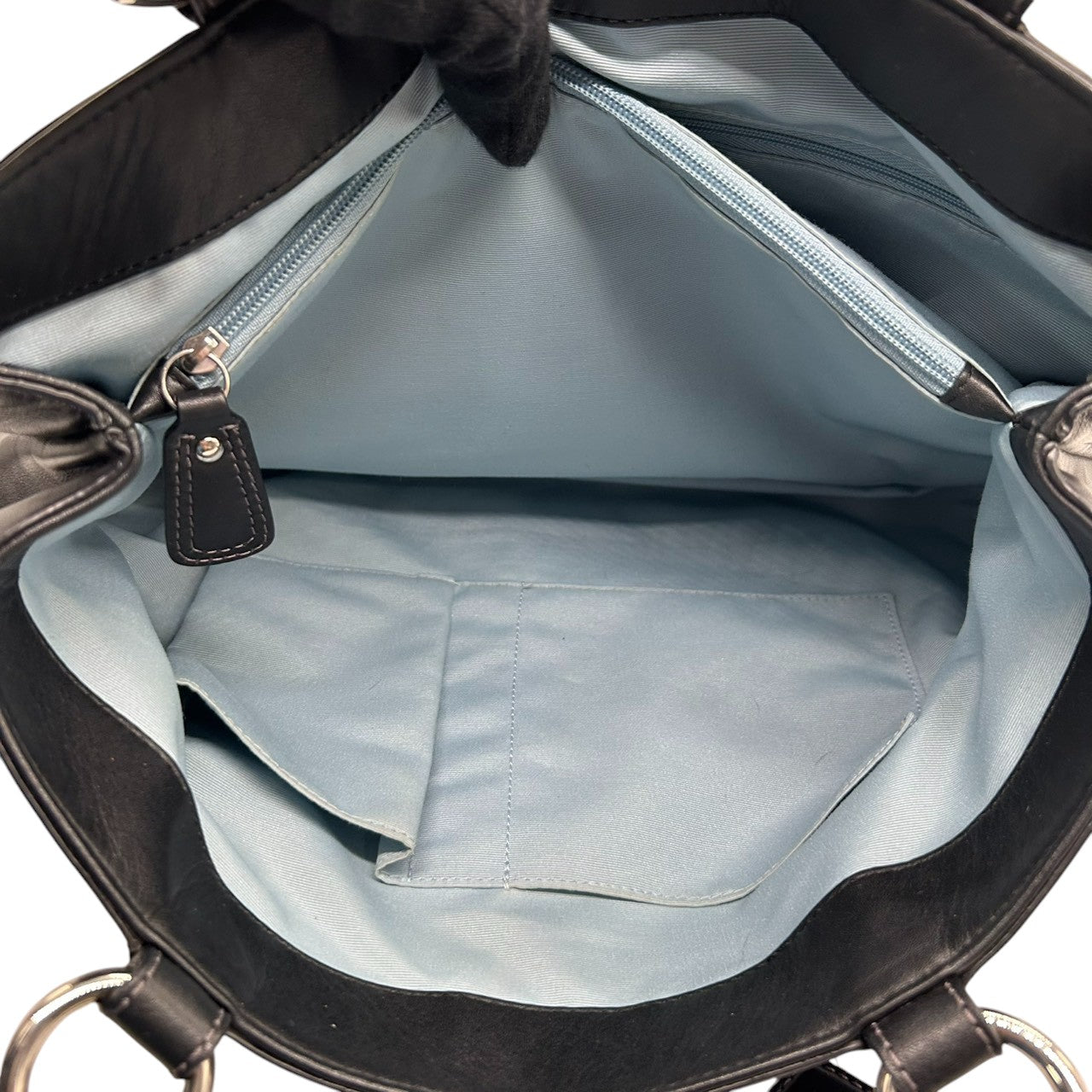 【美品】コーチ トートバッグ F18751 レザー 本革 ブラック 大容量 A4収納可 ワンショルダー 肩掛け レディース ハンドバッグ ビジネス 通勤 通学 バックルデザイン クラシック シンプル チャーム付き クリーニング済み s67