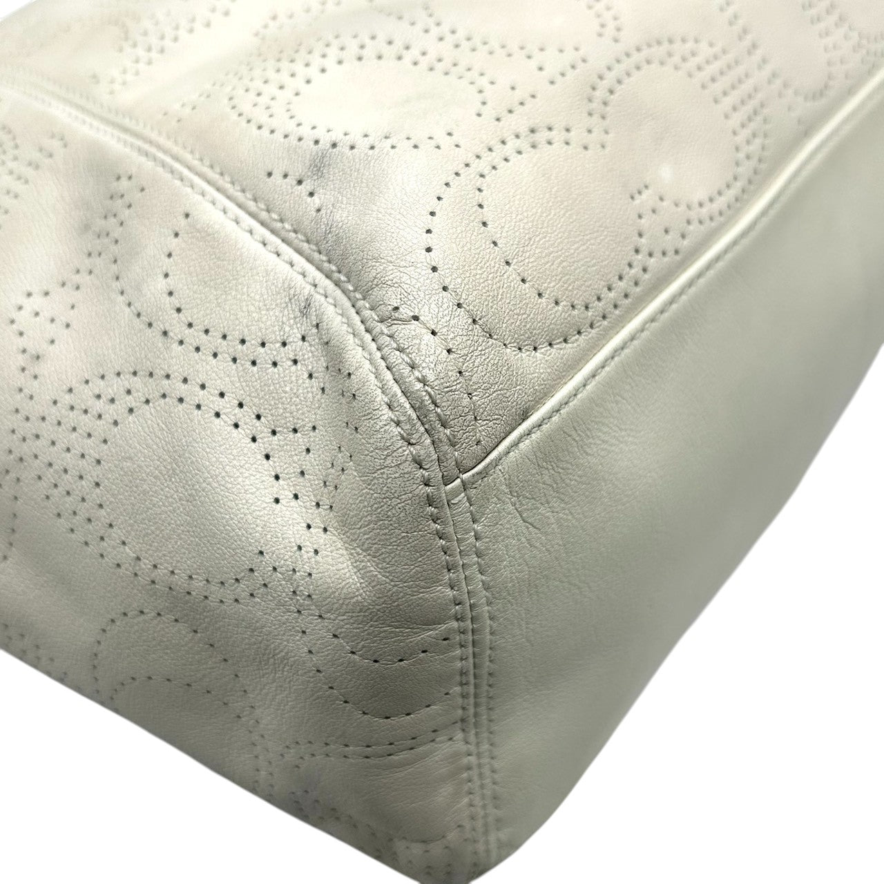 コーチ トートバッグ F19688 パーフォレイテッド シグネチャー レザー ホワイト A4収納可 大容量 ワンショルダー 肩掛け レディース ハンドバッグ ビジネス 通勤 通学 チャーム付き エレガントデザイン 自立可 クリーニング済み s67