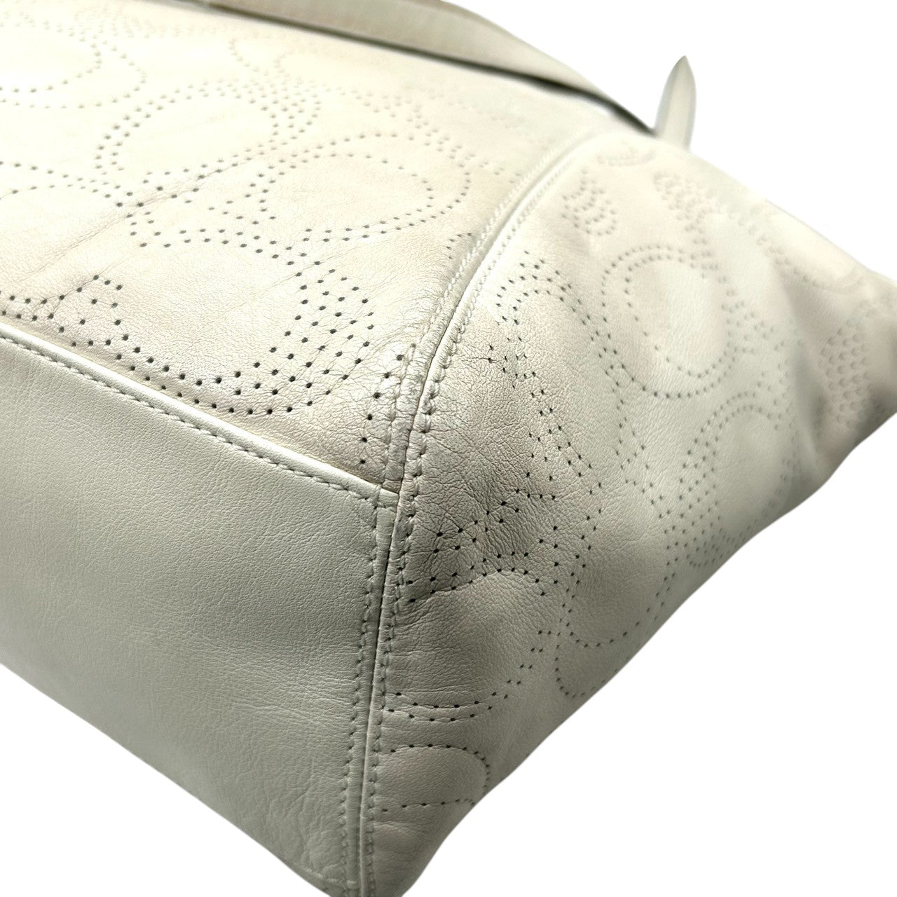 コーチ トートバッグ F19688 パーフォレイテッド シグネチャー レザー ホワイト A4収納可 大容量 ワンショルダー 肩掛け レディース ハンドバッグ ビジネス 通勤 通学 チャーム付き エレガントデザイン 自立可 クリーニング済み s67