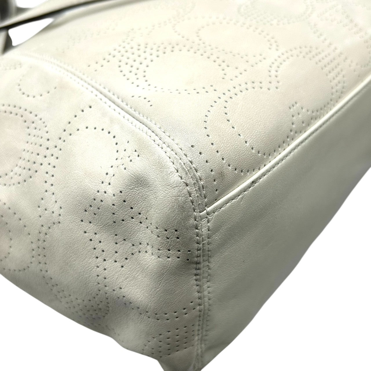 コーチ トートバッグ F19688 パーフォレイテッド シグネチャー レザー ホワイト A4収納可 大容量 ワンショルダー 肩掛け レディース ハンドバッグ ビジネス 通勤 通学 チャーム付き エレガントデザイン 自立可 クリーニング済み s67