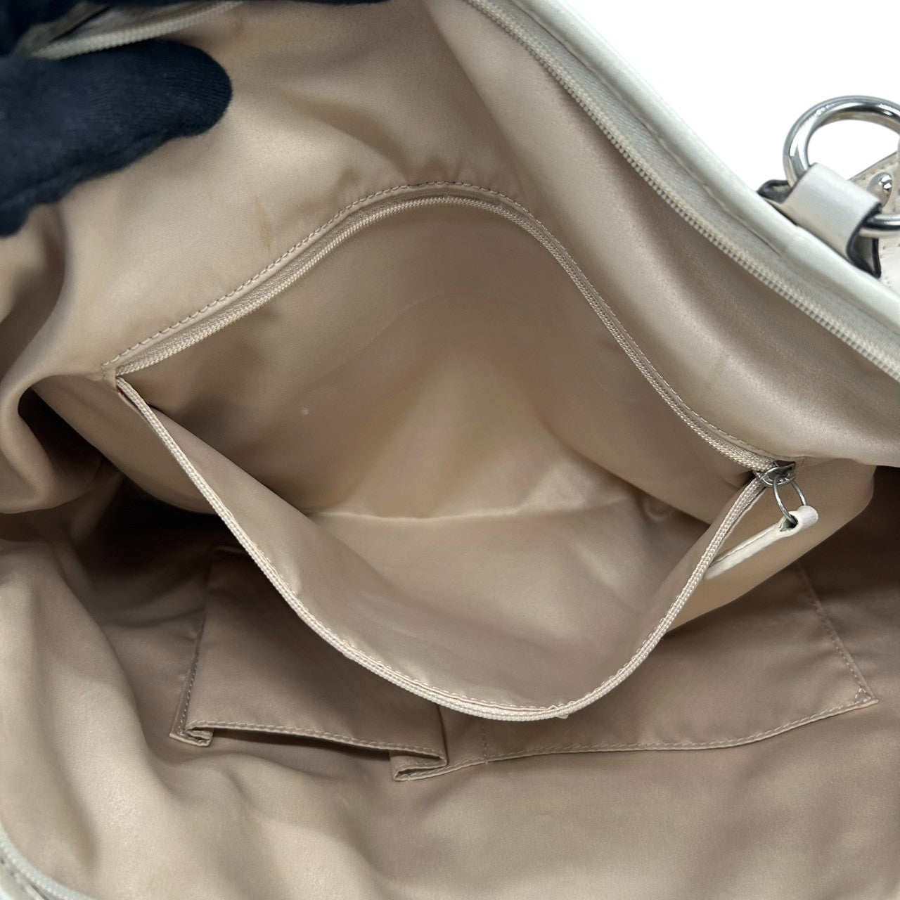 コーチ トートバッグ F19688 パーフォレイテッド シグネチャー レザー ホワイト A4収納可 大容量 ワンショルダー 肩掛け レディース ハンドバッグ ビジネス 通勤 通学 チャーム付き エレガントデザイン 自立可 クリーニング済み s67