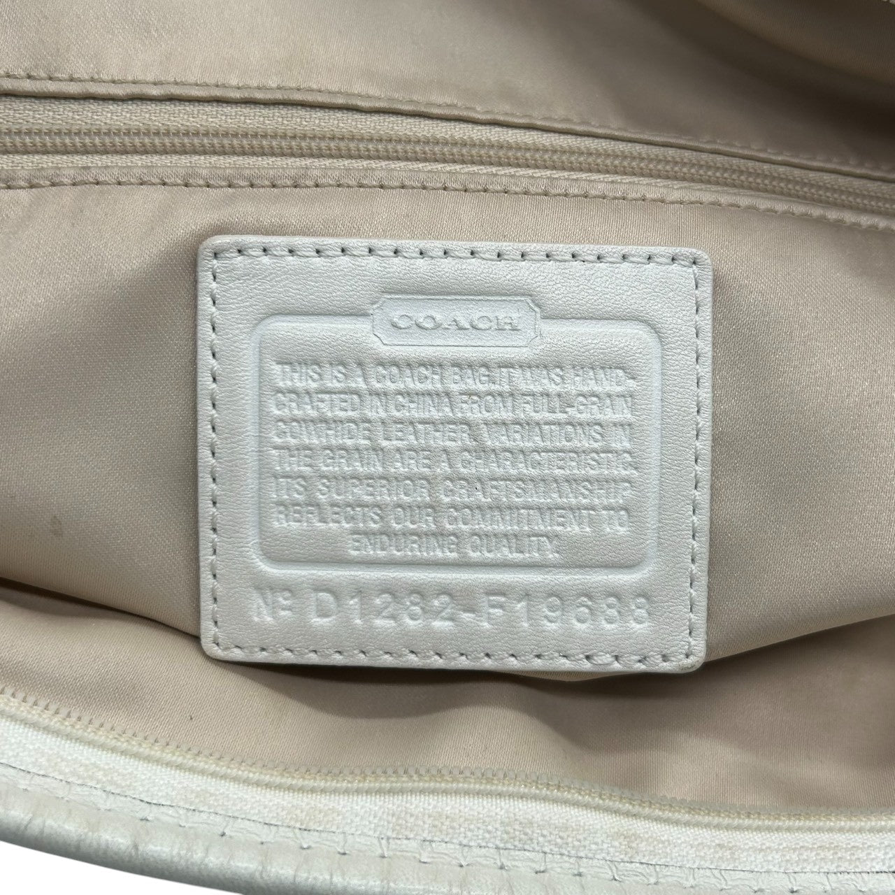 コーチ トートバッグ F19688 パーフォレイテッド シグネチャー レザー ホワイト A4収納可 大容量 ワンショルダー 肩掛け レディース ハンドバッグ ビジネス 通勤 通学 チャーム付き エレガントデザイン 自立可 クリーニング済み s67