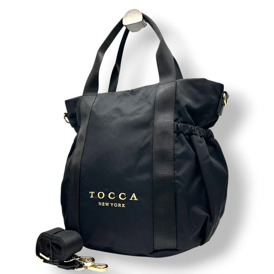 【未使用級】トッカ 2WAY トートバッグ ナイロン ブラック A4収納可 斜め掛け可 レディース ハンドバッグ ショルダーバッグ ロゴ マザーズバッグ 通勤 通学 軽量 エレガント フェミニン サイドギャザー 自立可 ゴールド金具 クリーニング済み s21