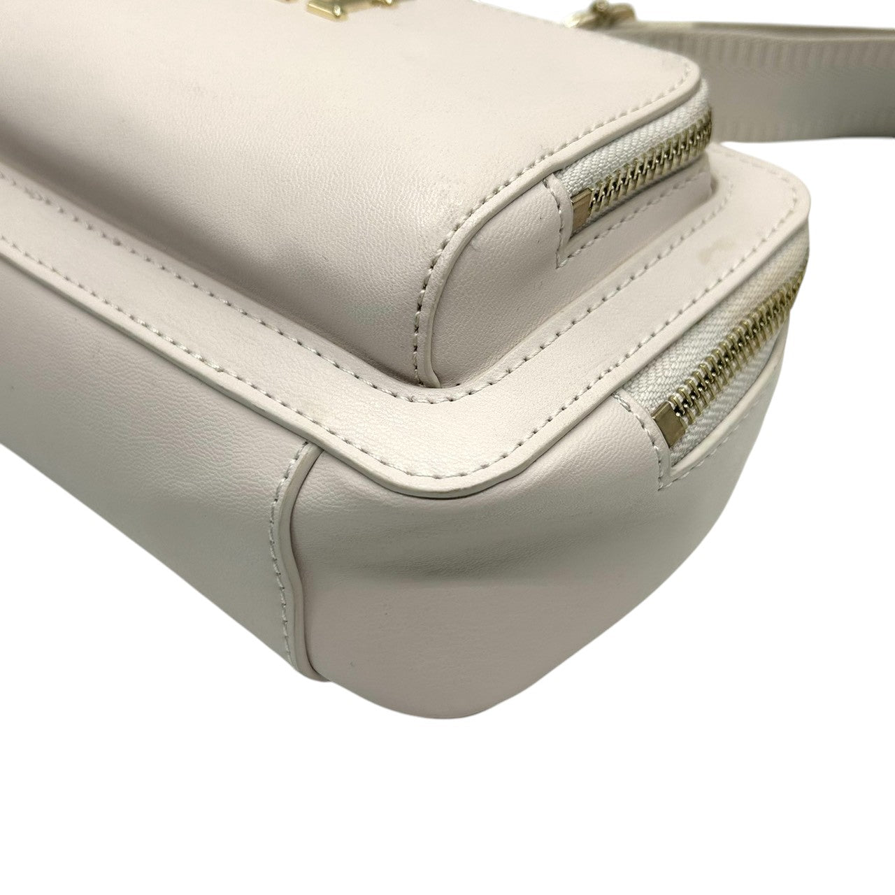 【美品】トミーヒルフィガー ショルダーバッグ レザー 本革 ホワイト THロゴ カメラバッグ ポシェット 斜め掛け可 レディース コンパクト ミニショルダー ゴールド金具 カジュアル スポーティー デイリーユース ワイドストラップ クリーニング済み s21