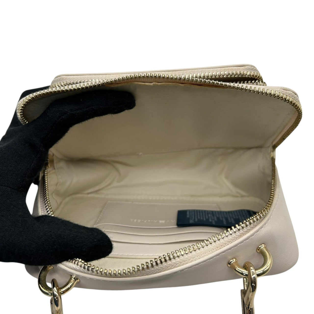 【美品】トミーヒルフィガー ショルダーバッグ レザー 本革 ホワイト THロゴ カメラバッグ ポシェット 斜め掛け可 レディース コンパクト ミニショルダー ゴールド金具 カジュアル スポーティー デイリーユース ワイドストラップ クリーニング済み s21