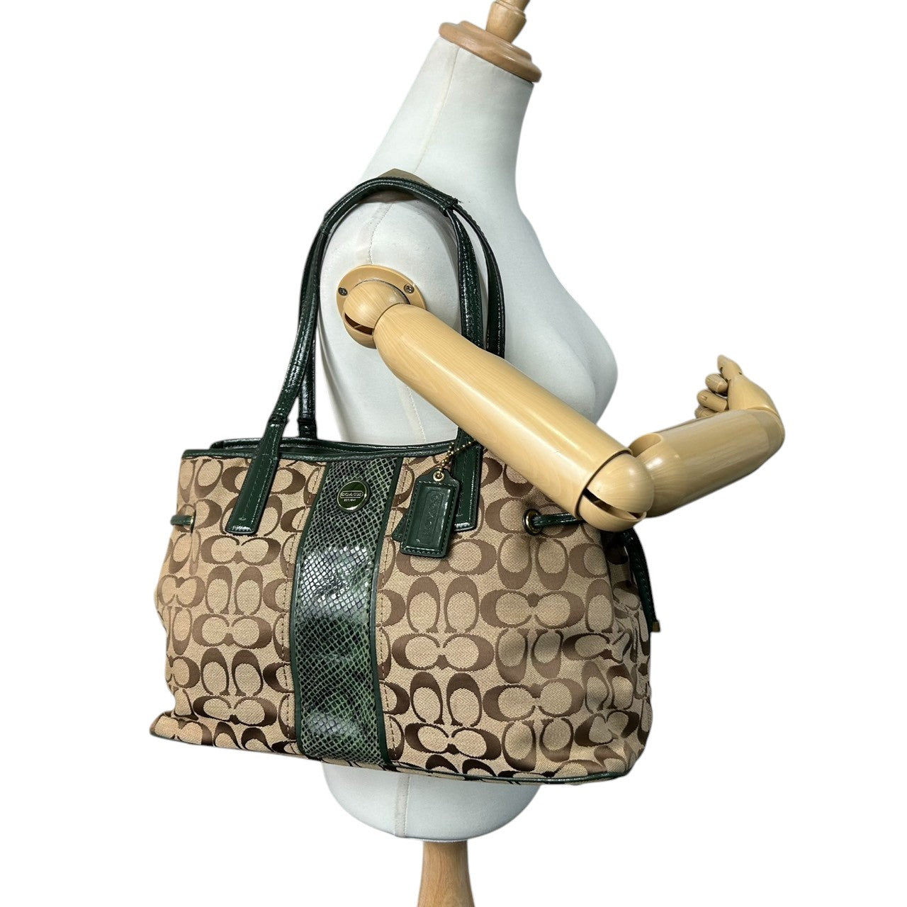 コーチ トートバッグ F24882 シグネチャー キャンバス 型押しレザー ブラウン グリーン 巾着型 A4収納可 大容量 肩掛け ワンショルダー レディース ハンドバッグ チャーム付き エレガントデザイン クリーニング済み s4