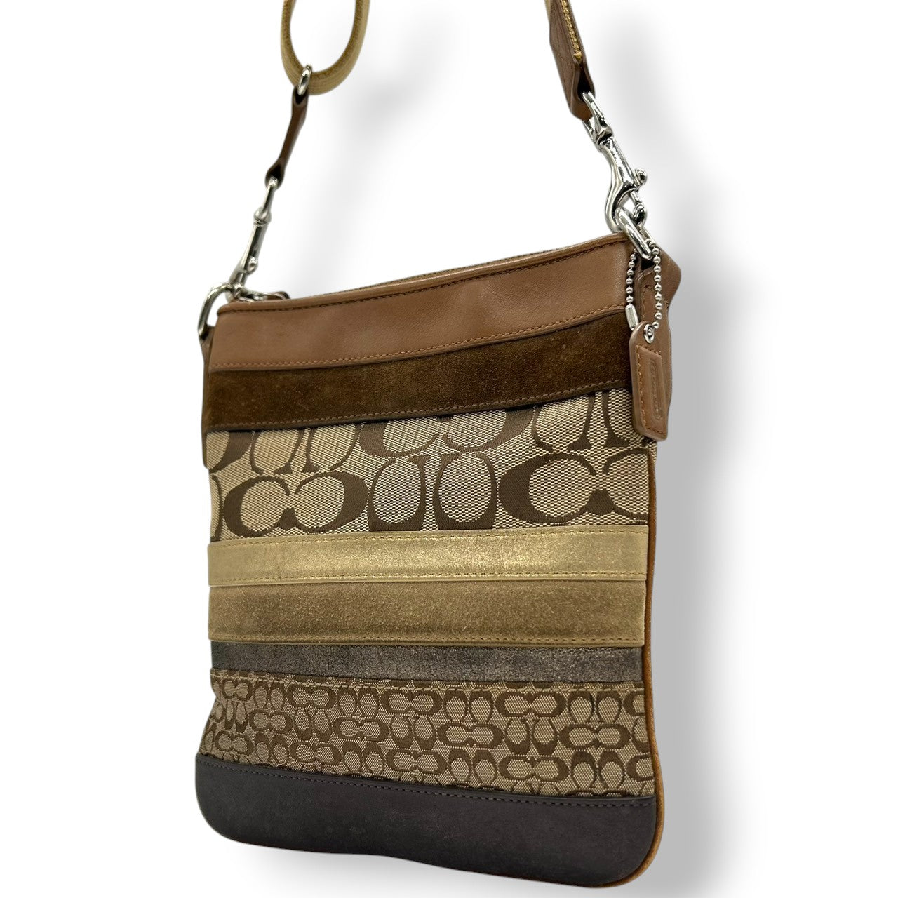 コーチ ショルダーバッグ シグネチャー ストライプ キャンバス レザー スエード ブラウン 斜め掛け可 ポシェット サコッシュ コンパクト 軽量 ミニショルダー レディース カジュアル チャーム付き スイングパック クリーニング済み s4