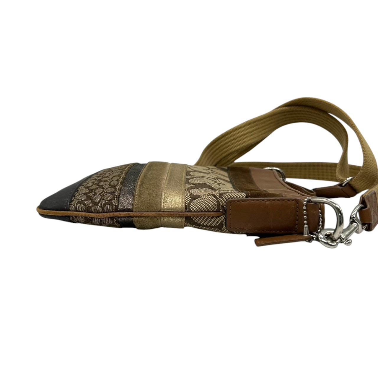 コーチ ショルダーバッグ シグネチャー ストライプ キャンバス レザー スエード ブラウン 斜め掛け可 ポシェット サコッシュ コンパクト 軽量 ミニショルダー レディース カジュアル チャーム付き スイングパック クリーニング済み s4