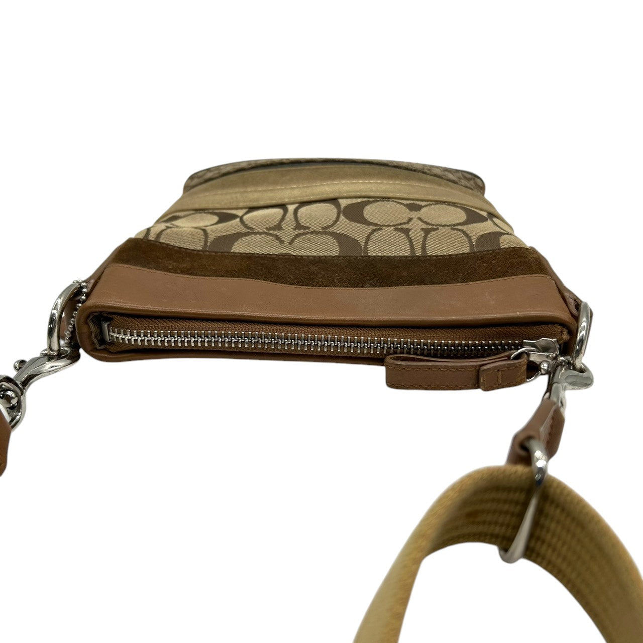 コーチ ショルダーバッグ シグネチャー ストライプ キャンバス レザー スエード ブラウン 斜め掛け可 ポシェット サコッシュ コンパクト 軽量 ミニショルダー レディース カジュアル チャーム付き スイングパック クリーニング済み s4