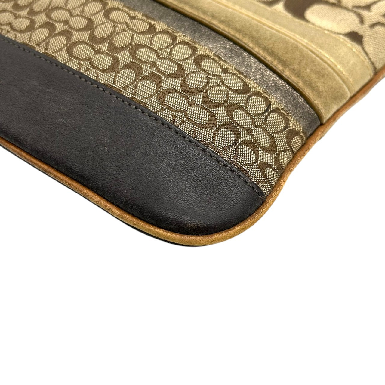 コーチ ショルダーバッグ シグネチャー ストライプ キャンバス レザー スエード ブラウン 斜め掛け可 ポシェット サコッシュ コンパクト 軽量 ミニショルダー レディース カジュアル チャーム付き スイングパック クリーニング済み s4