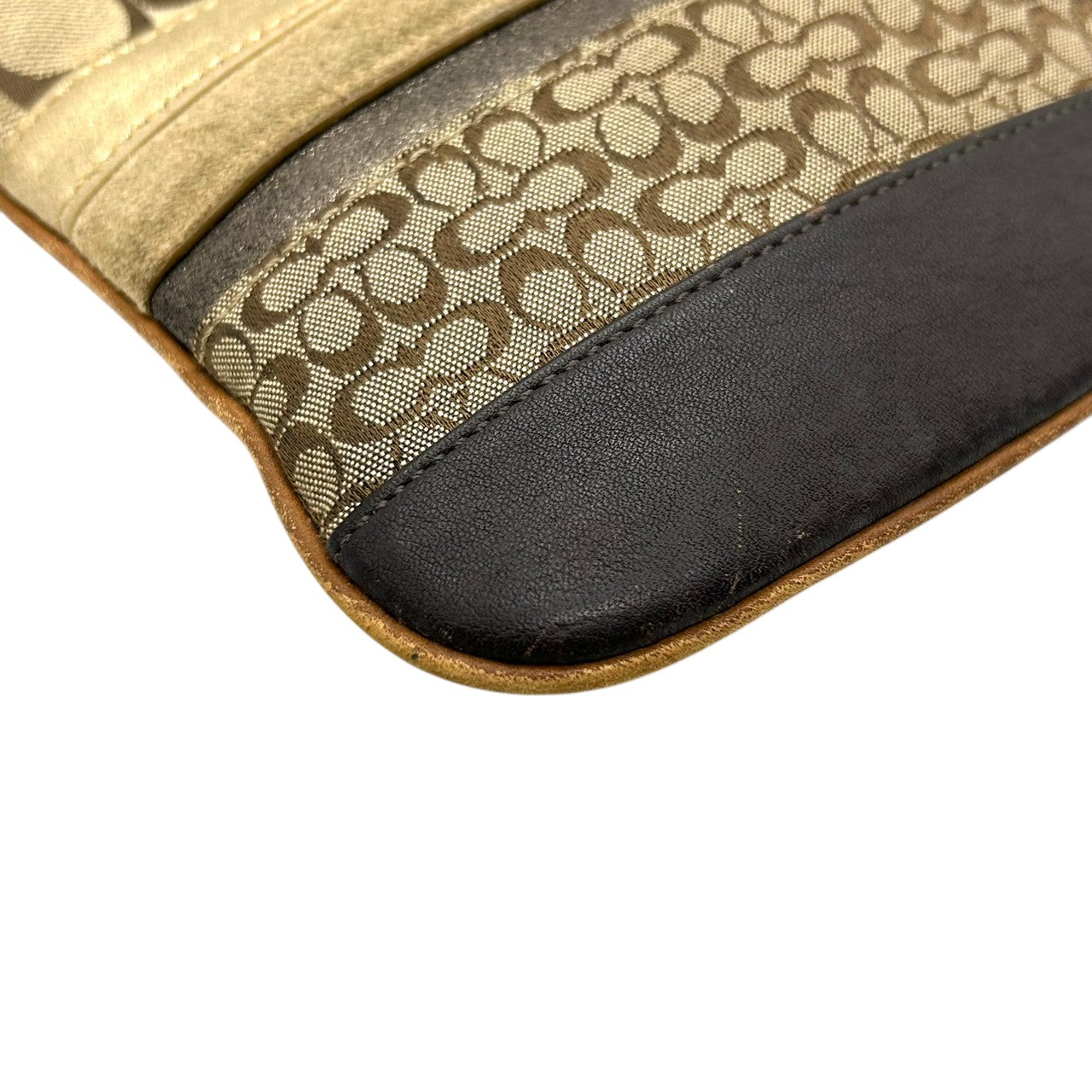 コーチ ショルダーバッグ シグネチャー ストライプ キャンバス レザー スエード ブラウン 斜め掛け可 ポシェット サコッシュ コンパクト 軽量 ミニショルダー レディース カジュアル チャーム付き スイングパック クリーニング済み s4