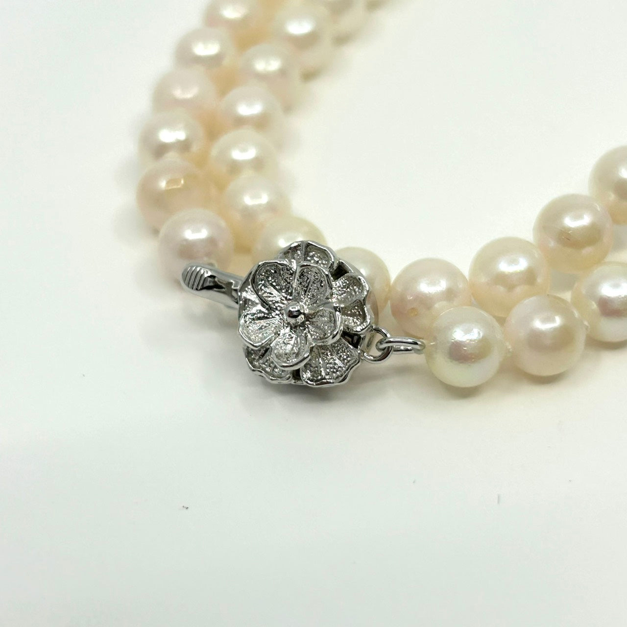 美品 本真珠 あこや パール 二連ネックレス SILVER刻印 花 フラワー モチーフ クラスプ ホワイト系 真珠 アクセサリー エレガント フォーマル 冠婚葬祭 I3