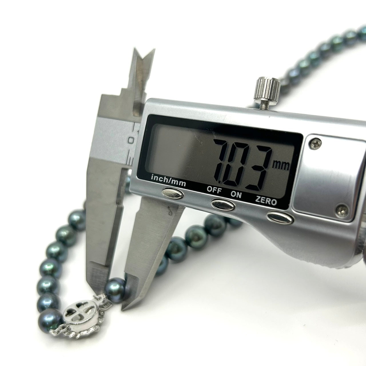 美品 本真珠 着色真珠 ブラックパール 一連ネックレス SILVER刻印 花 フラワー モチーフクラスプ グレーブラック系 パール 黒真珠 アクセサリー フォーマル 冠婚葬祭 I3