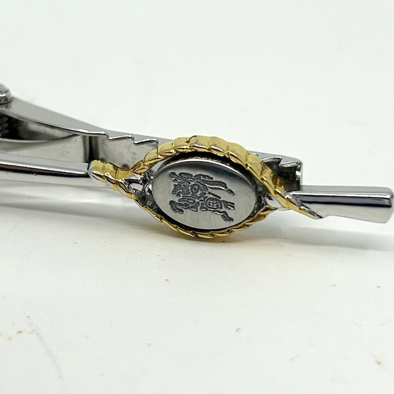 バーバリーズ Burberrys タイピン ネクタイピン ロゴ刻印 ナイトロゴ ホース シルバー ゴールド コンビカラー メンズ 紳士 ビジネス 箱付き H4