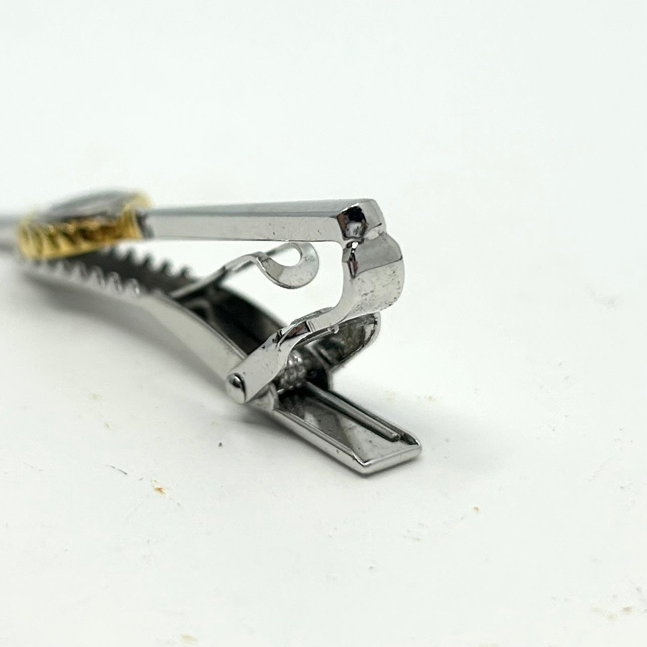 バーバリーズ Burberrys タイピン ネクタイピン ロゴ刻印 ナイトロゴ ホース シルバー ゴールド コンビカラー メンズ 紳士 ビジネス 箱付き H4